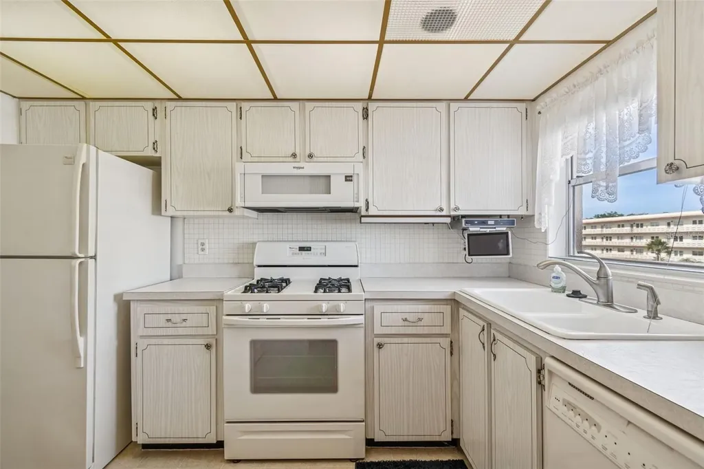 5623 80th Street N St Petersburg FL 33709