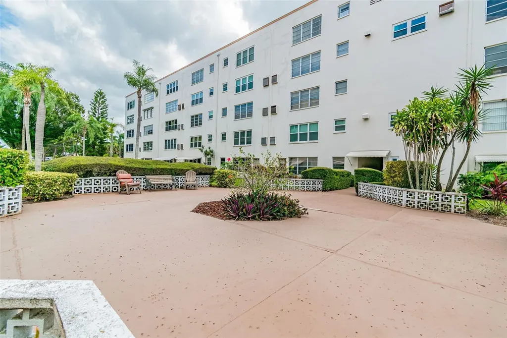 5623 80th Street N St Petersburg FL 33709