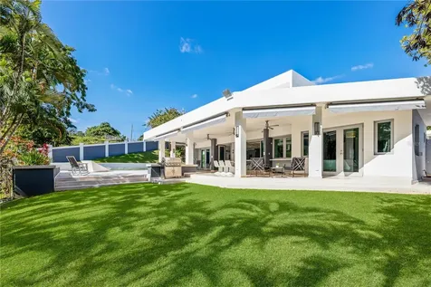 B32 Eastside Court Guaynabo PR 00969