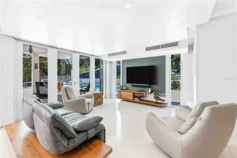 B32 Eastside Court Guaynabo PR 00969