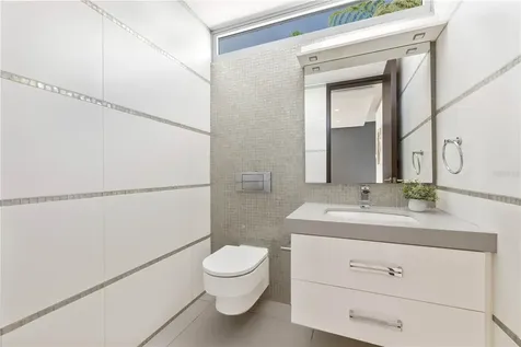 B32 Eastside Court Guaynabo PR 00969