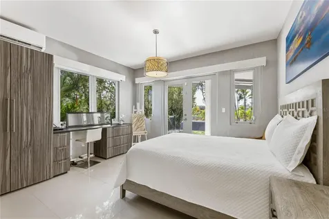 B32 Eastside Court Guaynabo PR 00969