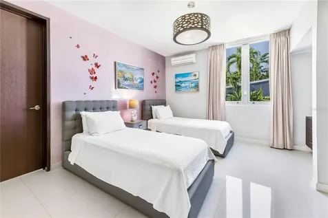 B32 Eastside Court Guaynabo PR 00969