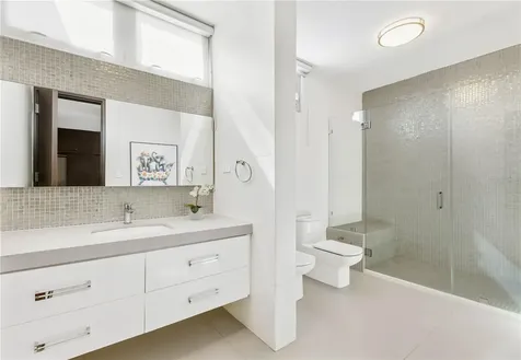 B32 Eastside Court Guaynabo PR 00969