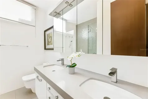 B32 Eastside Court Guaynabo PR 00969