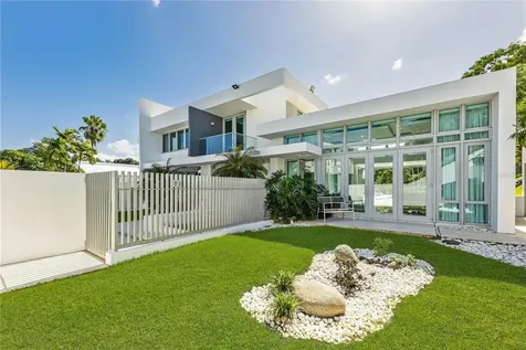 B32 Eastside Court Guaynabo PR 00969