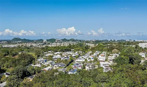 B32 Eastside Court Guaynabo PR 00969