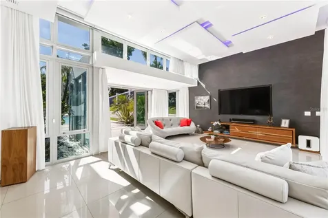B32 Eastside Court Guaynabo PR 00969
