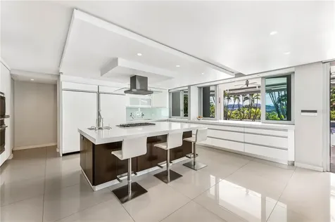 B32 Eastside Court Guaynabo PR 00969