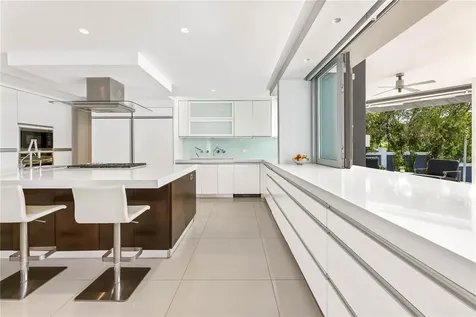B32 Eastside Court Guaynabo PR 00969