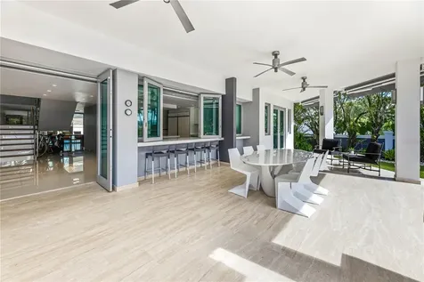 B32 Eastside Court Guaynabo PR 00969