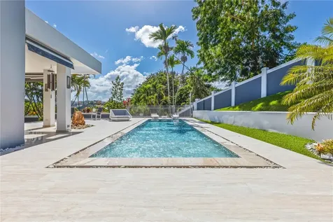 B32 Eastside Court Guaynabo PR 00969