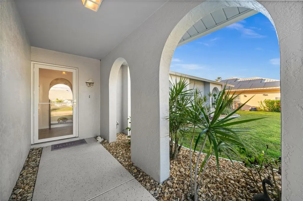 240 SE 20th Place Cape Coral FL 33990