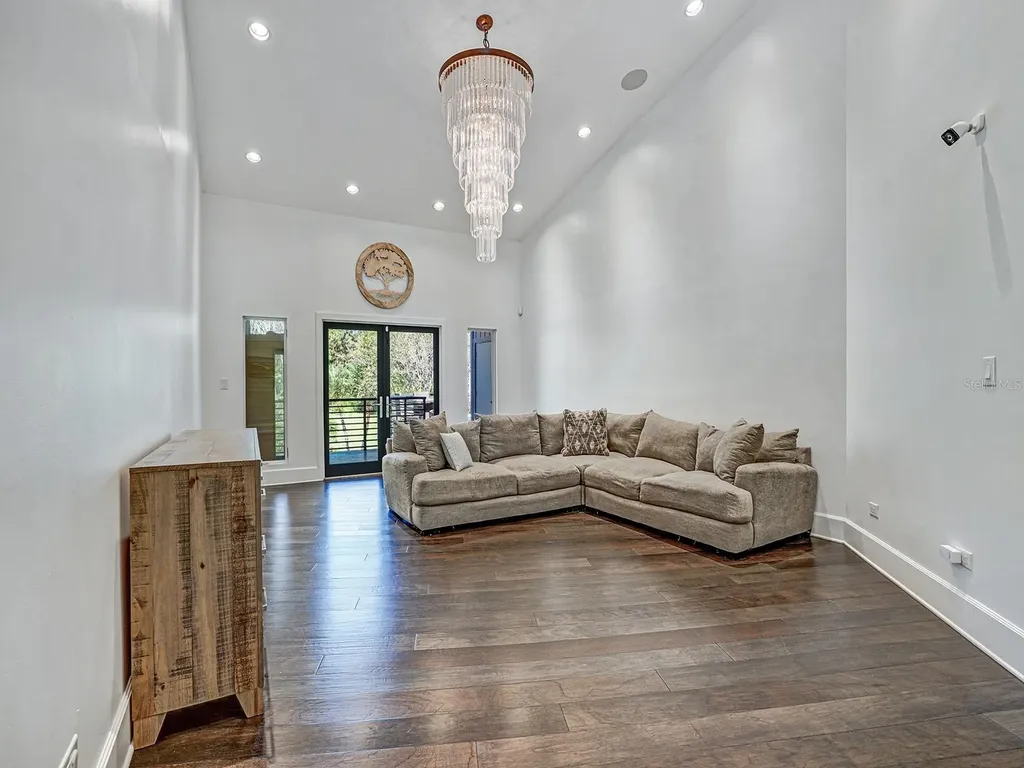 1609 Hampton Court Safety Harbor FL 34695