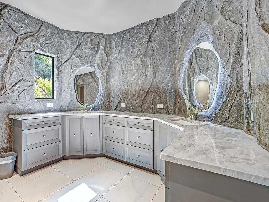 1609 Hampton Court Safety Harbor FL 34695
