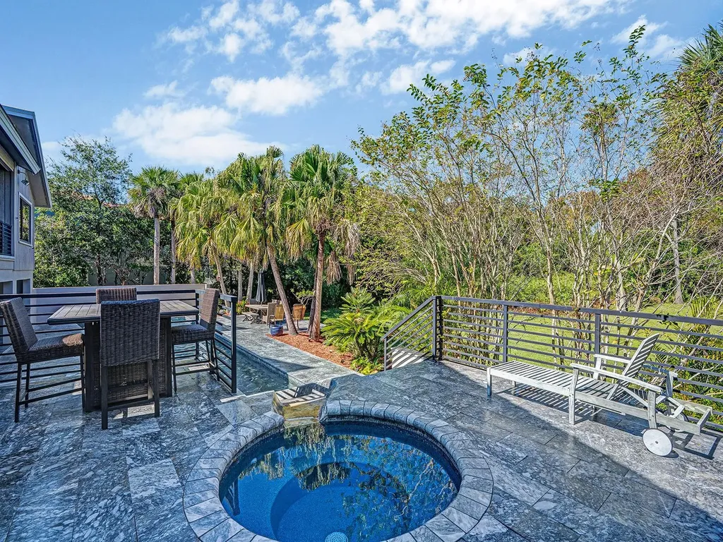 1609 Hampton Court Safety Harbor FL 34695