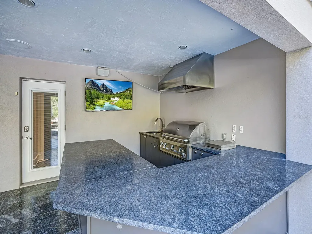 1609 Hampton Court Safety Harbor FL 34695