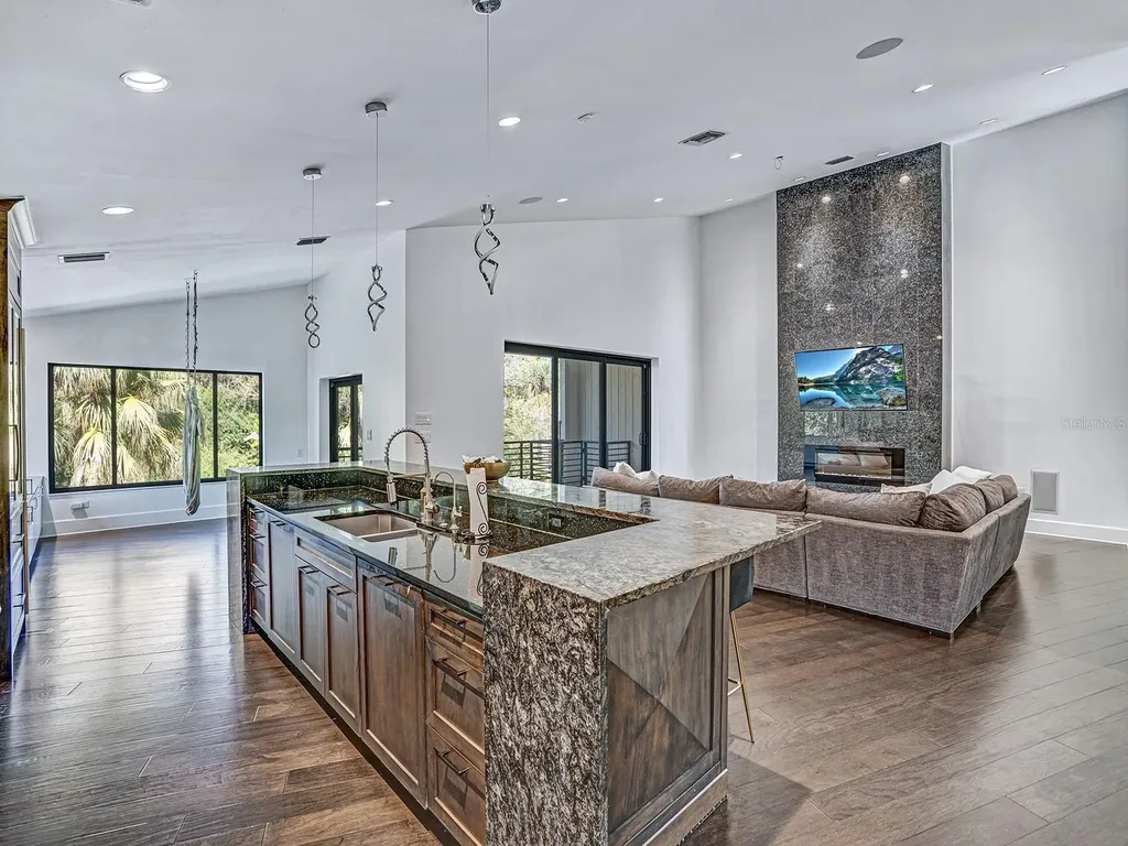 1609 Hampton Court Safety Harbor FL 34695