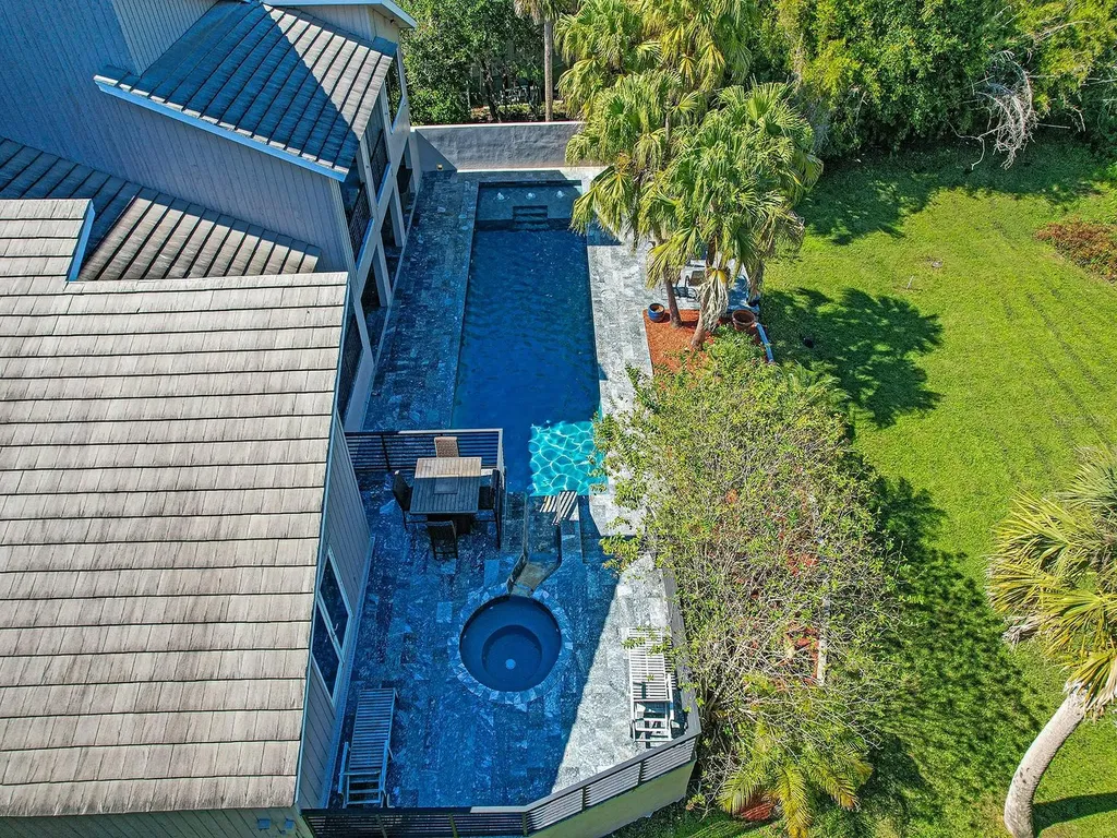 1609 Hampton Court Safety Harbor FL 34695