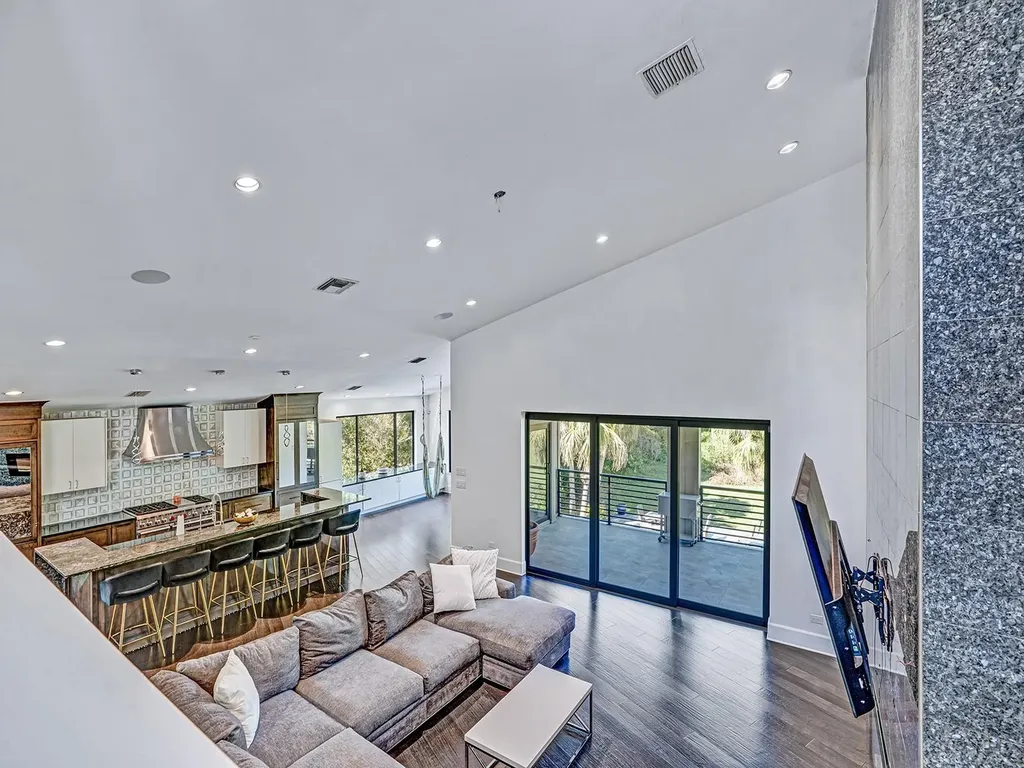 1609 Hampton Court Safety Harbor FL 34695