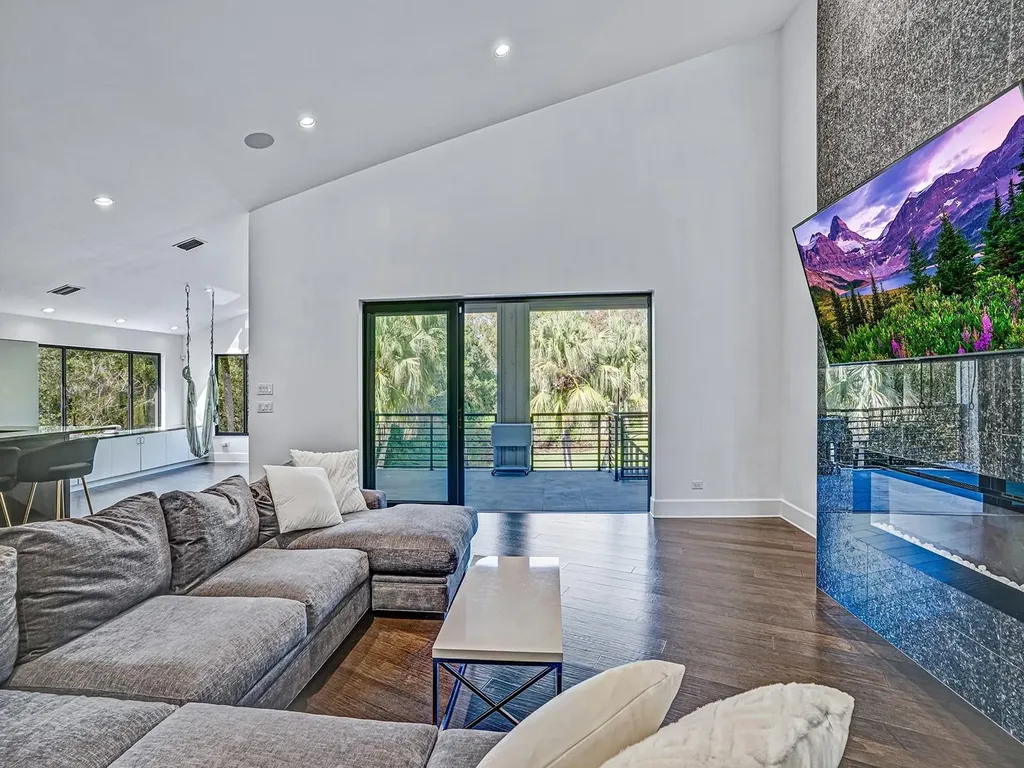 1609 Hampton Court Safety Harbor FL 34695