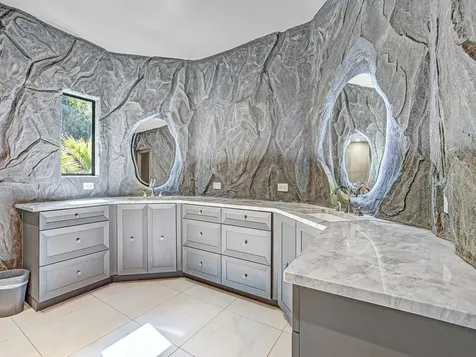 1609 Hampton Court Safety Harbor FL 34695