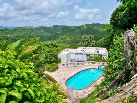 D 17 Sunset Hills Guaynabo PR 00970