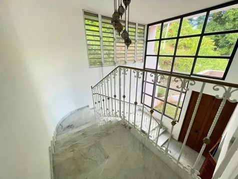 D 17 Sunset Hills Guaynabo PR 00970