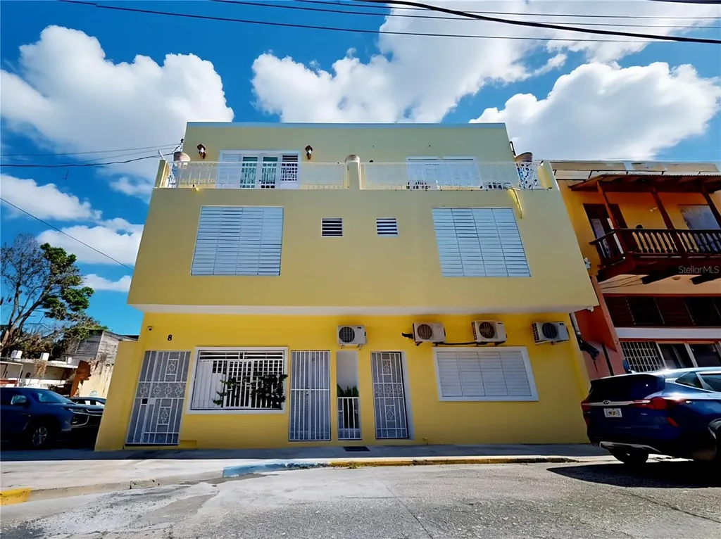 8 Calle Betances Manati PR 00674