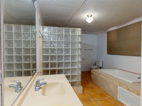 8 Calle Betances Manati PR 00674