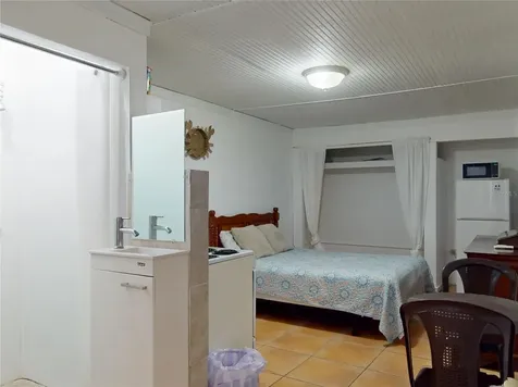 8 Calle Betances Manati PR 00674