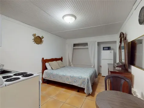 8 Calle Betances Manati PR 00674