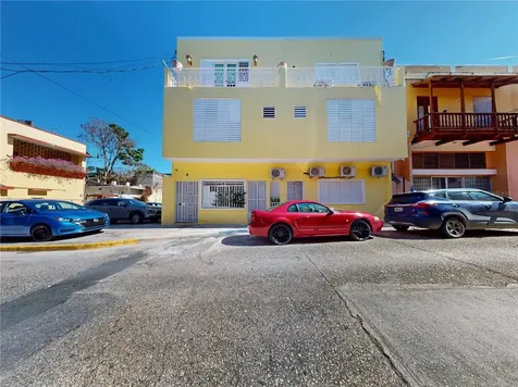 8 Calle Betances Manati PR 00674