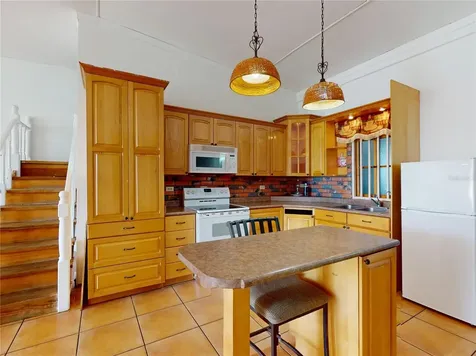 8 Calle Betances Manati PR 00674