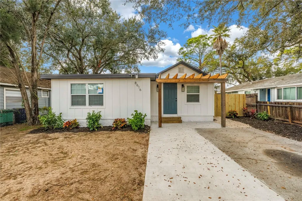 8616 N Orangeview Avenue Tampa FL 33617