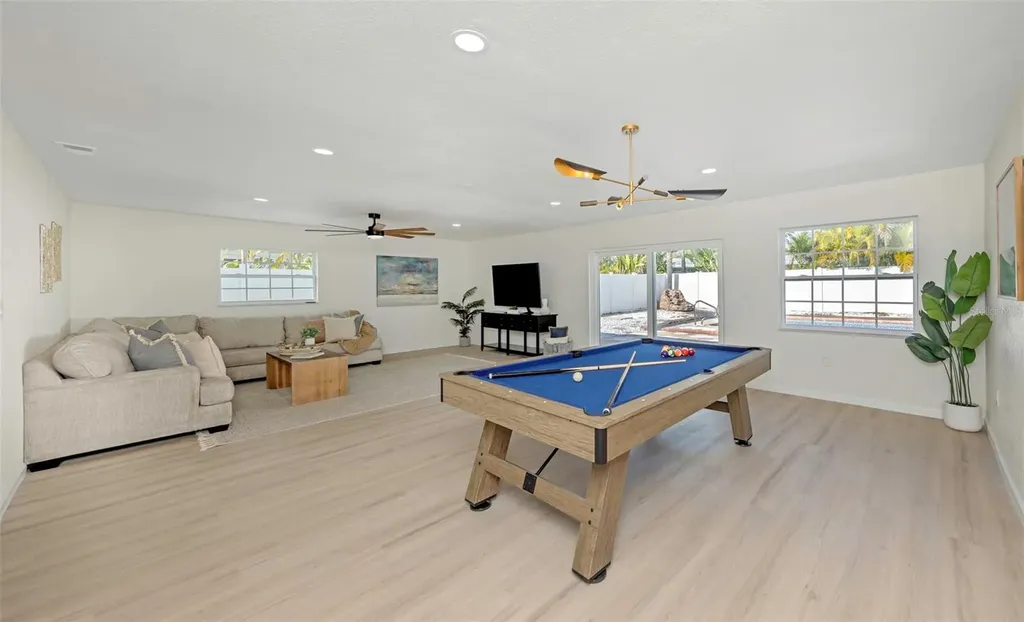 11419 47th Avenue N St Petersburg FL 33708