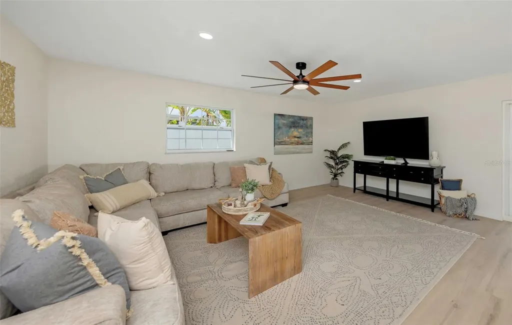 11419 47th Avenue N St Petersburg FL 33708