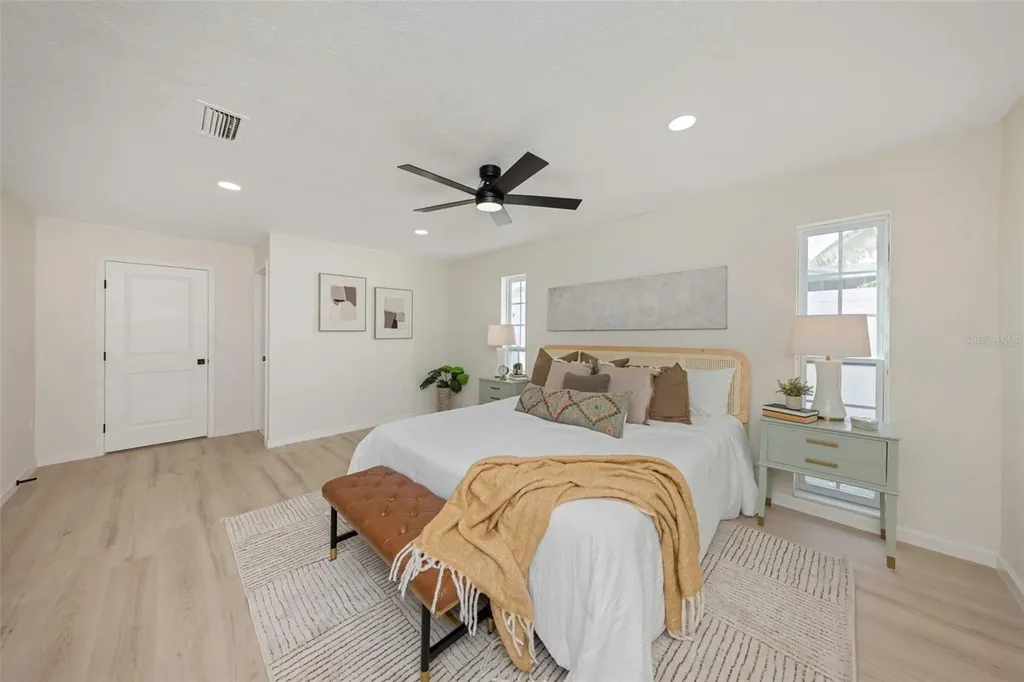 11419 47th Avenue N St Petersburg FL 33708