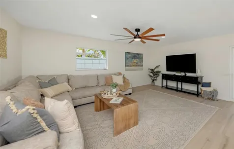 11419 47th Avenue N St Petersburg FL 33708