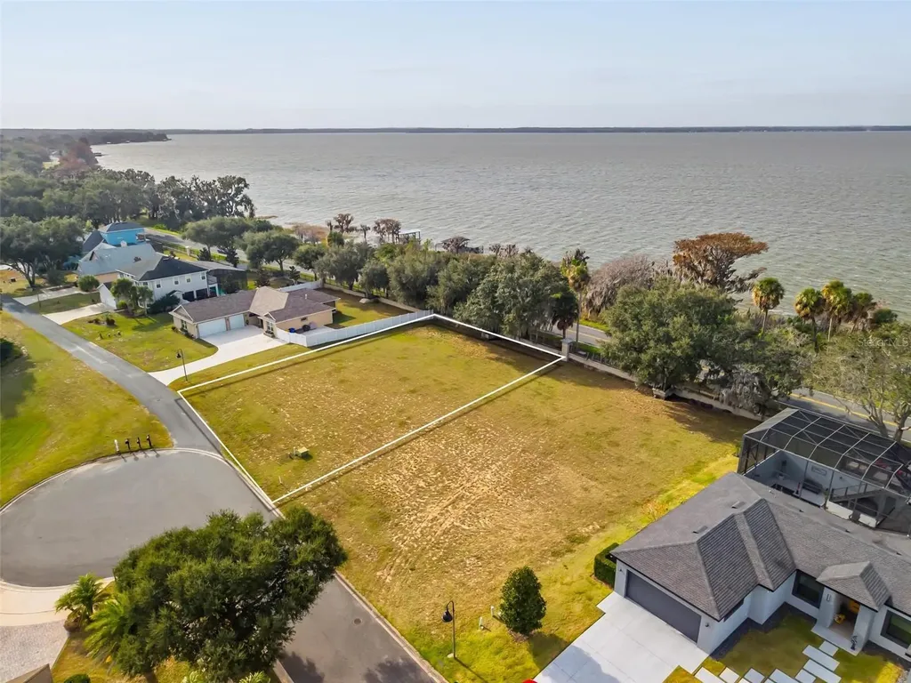 3225 Landing View Tavares FL 32778