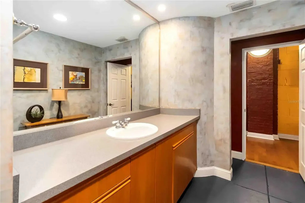 62 W Colonial Drive Orlando FL 32801