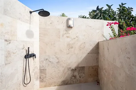 11 Barrio Frailes Culebra PR 00775