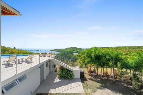 11 Barrio Frailes Culebra PR 00775