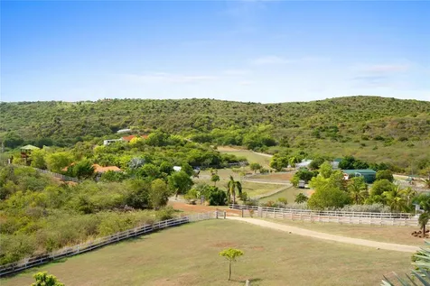 11 Barrio Frailes Culebra PR 00775
