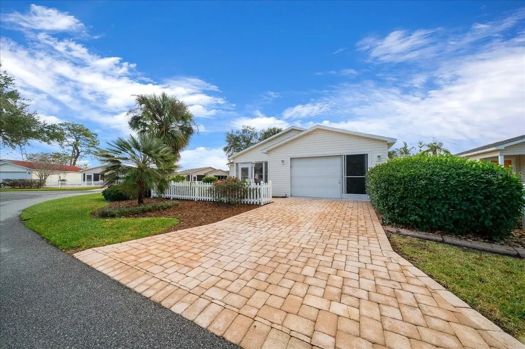 2584 Acosta Court The Villages FL 32162