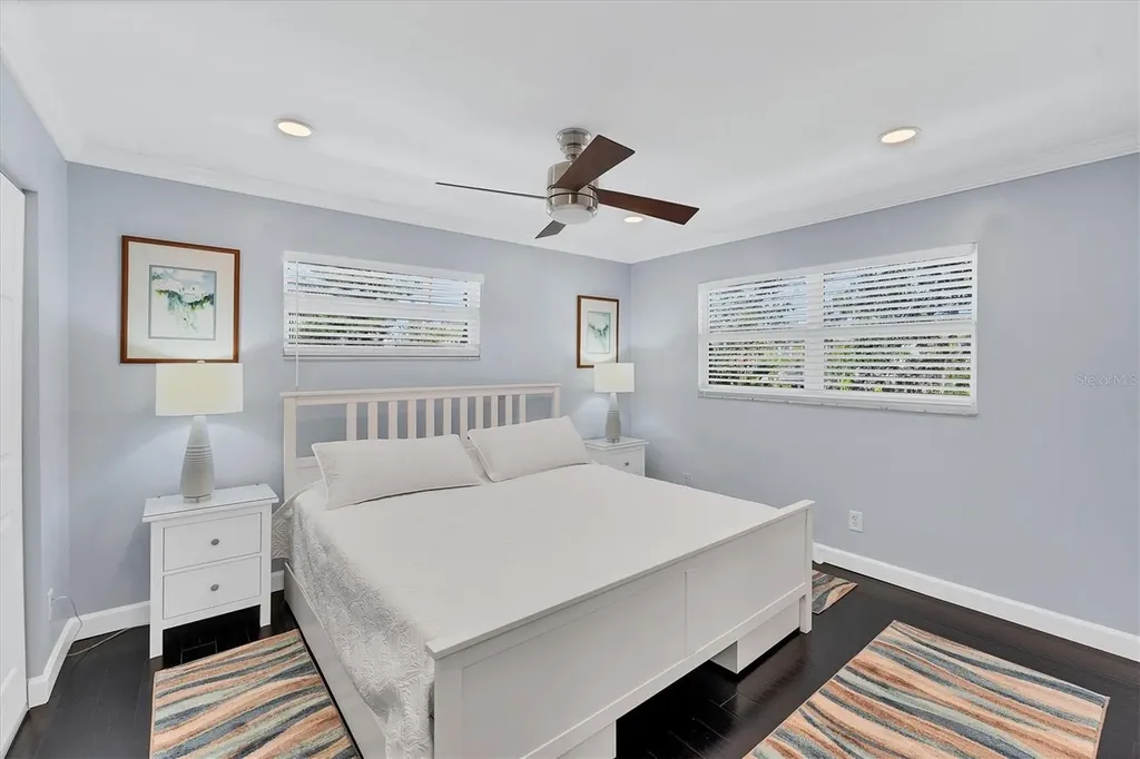 527 Sutton Place Longboat Key FL 34228