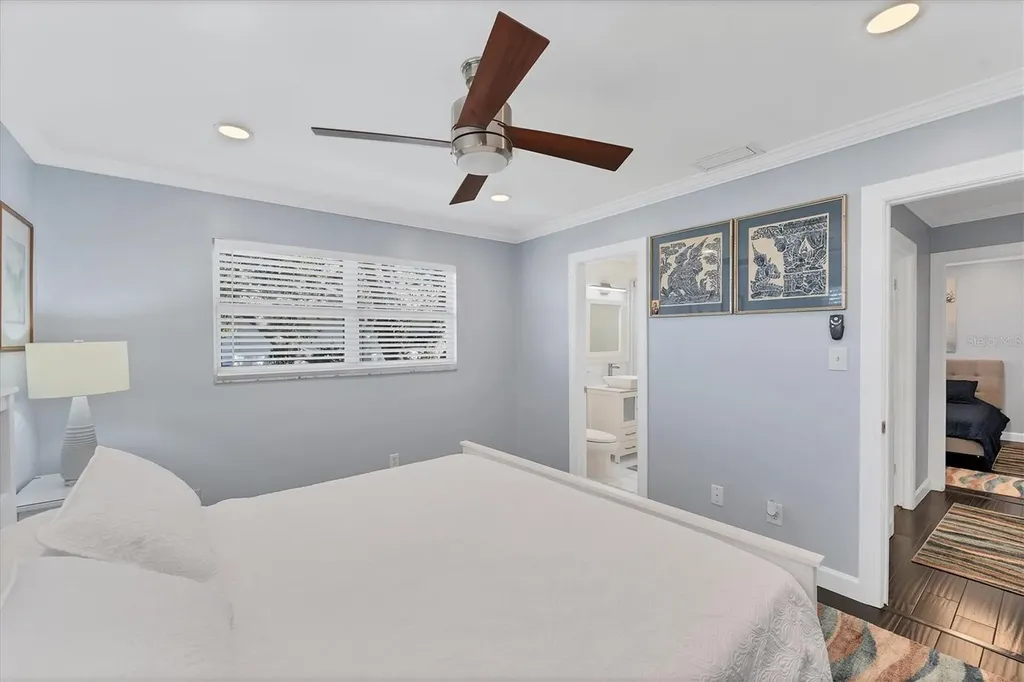 527 Sutton Place Longboat Key FL 34228