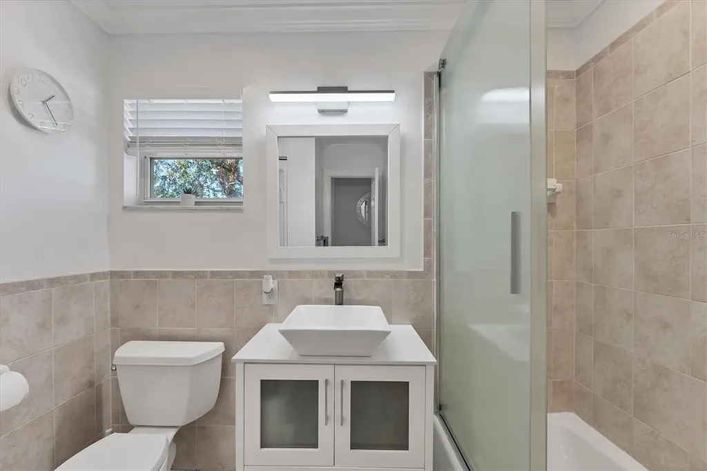 527 Sutton Place Longboat Key FL 34228