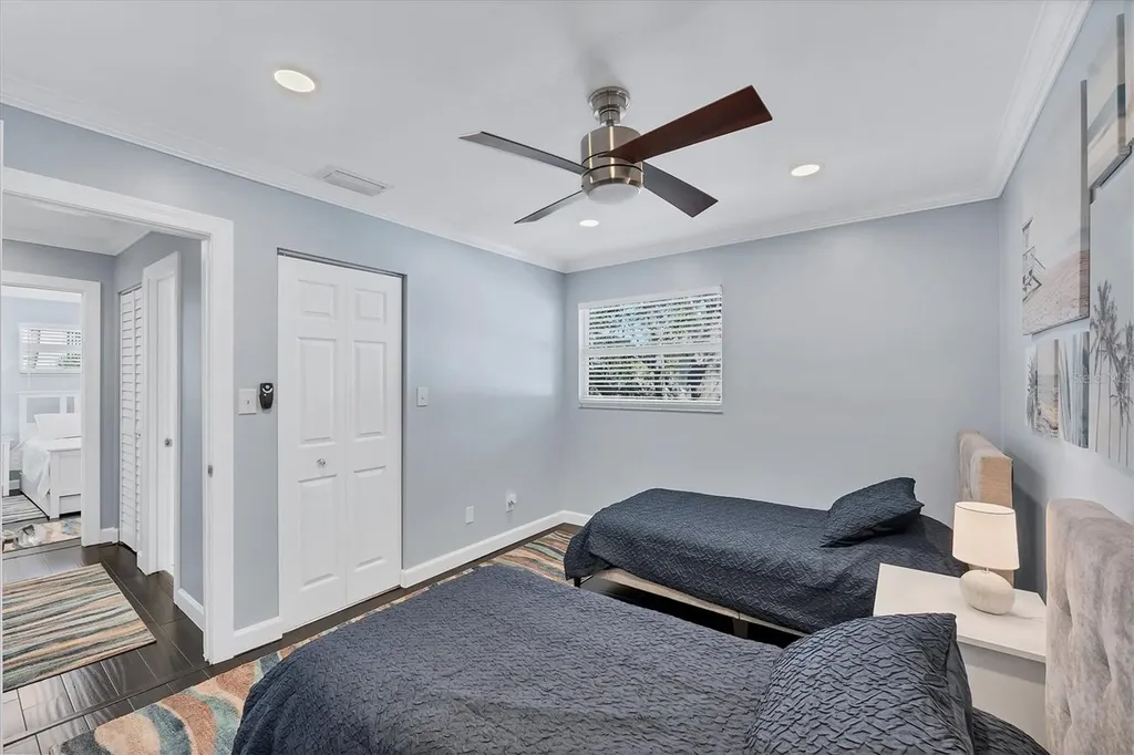 527 Sutton Place Longboat Key FL 34228