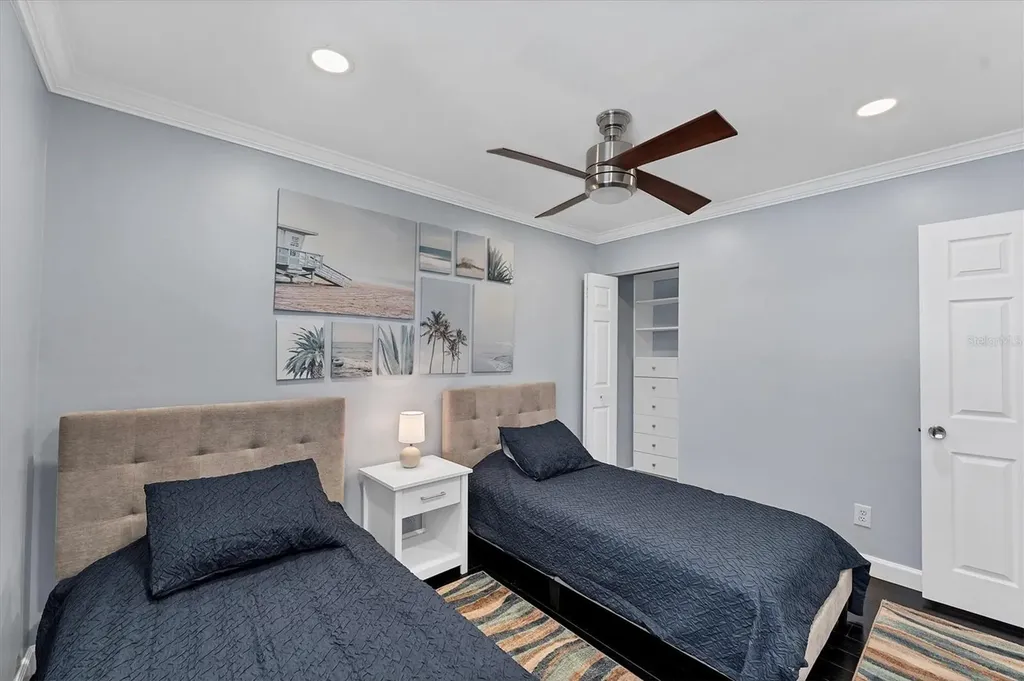 527 Sutton Place Longboat Key FL 34228